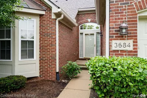 3684 Lexington Dr, Auburn Hills, MI 48326