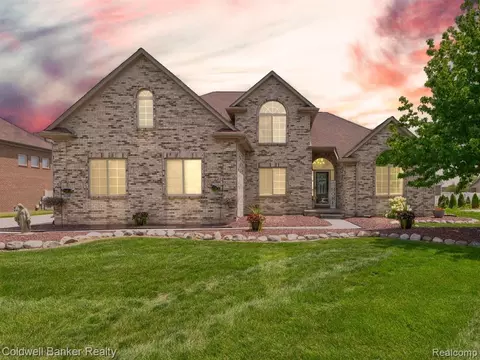 25871 Brookview Blvd, Flat Rock, MI 48134