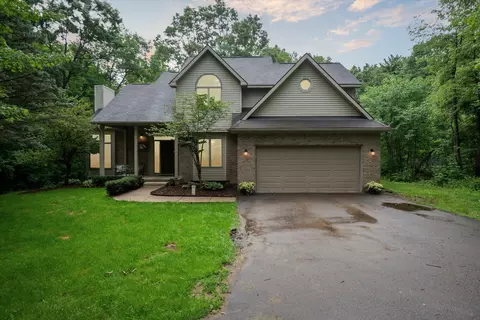 4140 Arlen Dr, Hartland, MI 48353