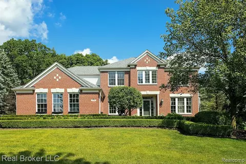 2318 Andover Blvd, Rochester, MI 48306