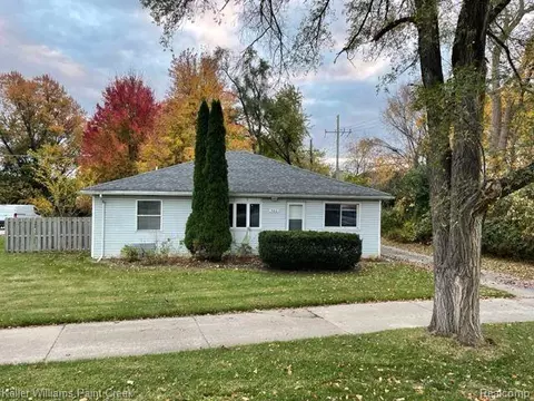 580 E Auburn Rd, Rochester Hills, MI 48307