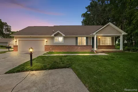 31812 Tall Pnes, Roseville, MI 48066