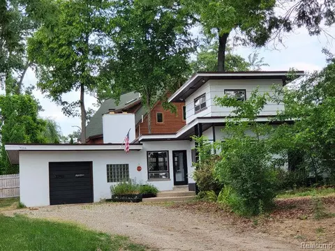 7116 Locklin Crt Ct, West Bloomfield, MI 48324