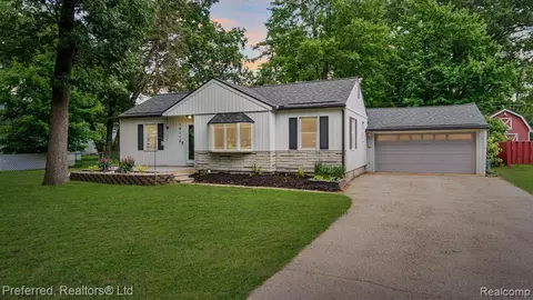 14116 Stark Rd, Livonia, MI 48154