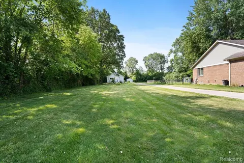 30425 Pickford St, Livonia, MI 48152