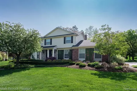 3073 Greenspring Ln, Rochester Hills, MI 48309