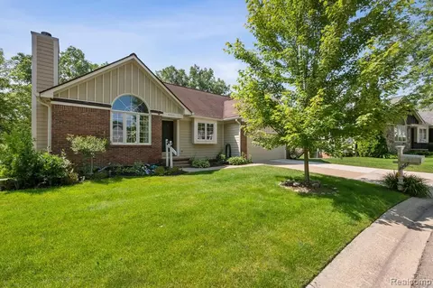 3267 Fairgrove Ter, Rochester Hills, MI 48309