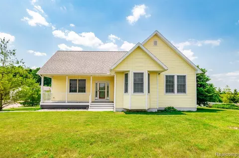 11601 Armstrong Rd, South Rockwood, MI 48179