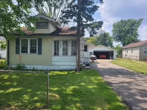 26651 Wenfield St, Roseville, MI 48066