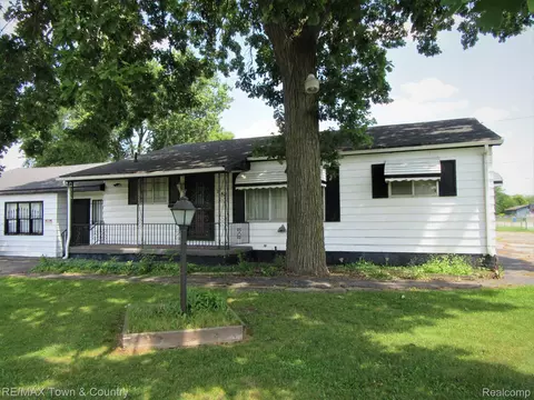 2190 Lavelle Rd, Flint, MI 48504