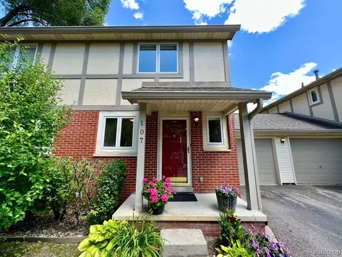 107 Walnut Blvd, Rochester, MI 48307