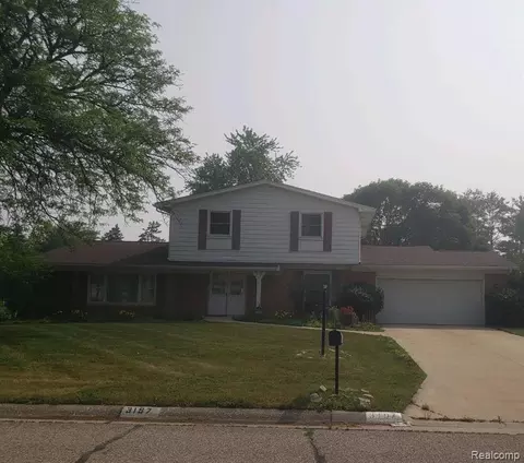 3197 Red Barn Rd, Flint, MI 48507