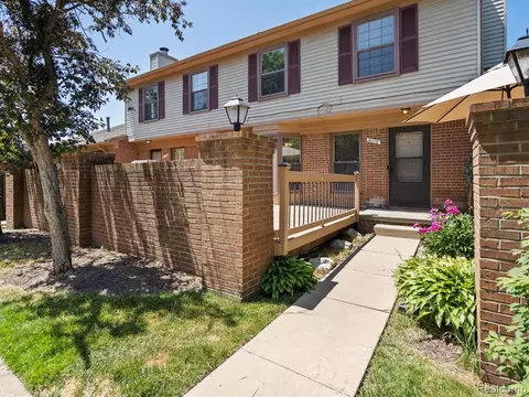 31176 Country Way, Farmington Hills, MI 48331