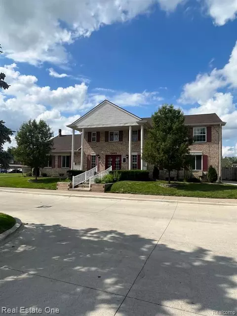 13395 Denver Cir S #2, Sterling Heights, MI 48312