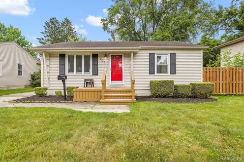 902 E Windemere Ave, Royal Oak, MI 48073