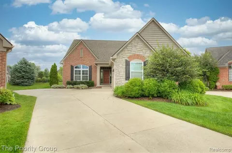 4011 Ardsley Ct, Clarkston, MI 48348