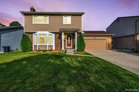 23240 Harmon St, Saint Clair Shores, MI 48080
