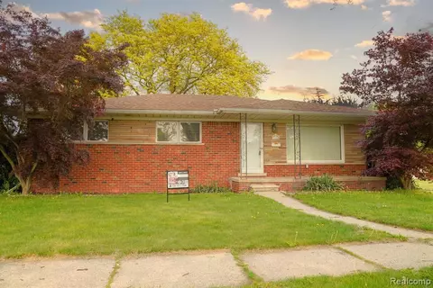 31160 Gilbert Dr, Warren, MI 48093