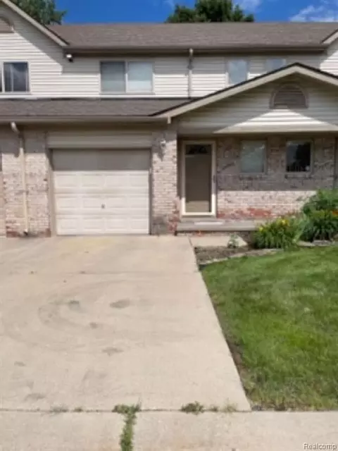 20963 Flora St, Roseville, MI 48066