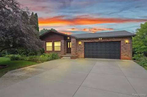 5161 Clarkston Rd, Clarkston, MI 48348