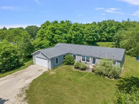 6271 Bergin Rd, Howell, MI 48843