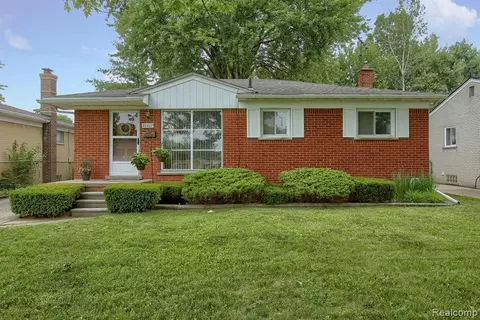 22407 Francis St, Saint Clair Shores, MI 48082