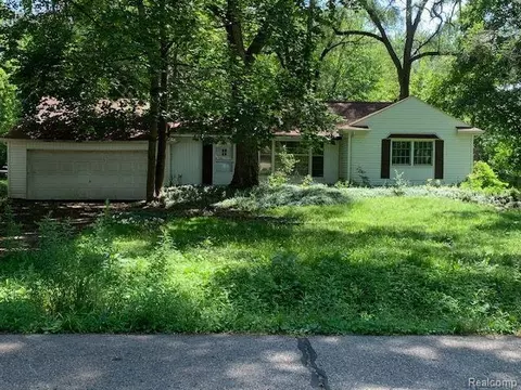 30600 Balewood, Southfield, MI 48076