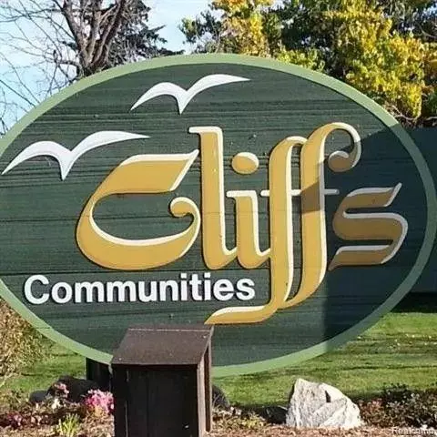 808 Cliffs Dr #103F, Ypsilanti, MI 48198
