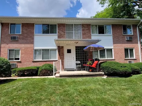 3400 Elizabeth Dr #6, Trenton, MI 48183