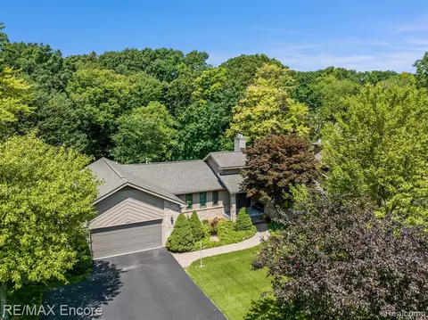 8309 Deerwood Rd, Clarkston, MI 48348