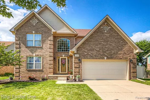 17270 Snapdragon Dr, Rockwood, MI 48173