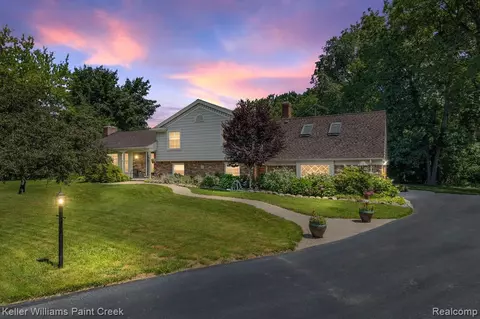 5219 S Kellen Ct, Bloomfield Hills, MI 48302
