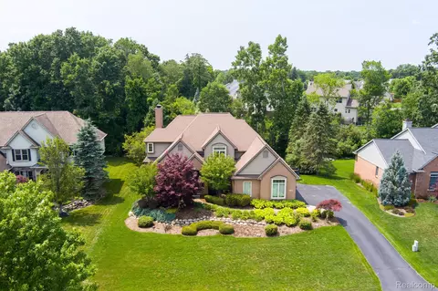 8326 Brookstone Ln, Independence, MI 48348