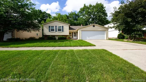41836 Cherry Hill Rd, Novi, MI 48375