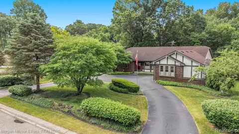 6407 Almond Ln, Clarkston, MI 48346