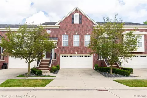 830 Red Run Dr #21, Troy, MI 48085