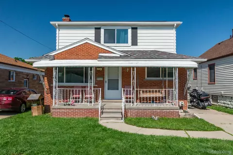 27401 Ursuline St, Saint Clair Shores, MI 48081