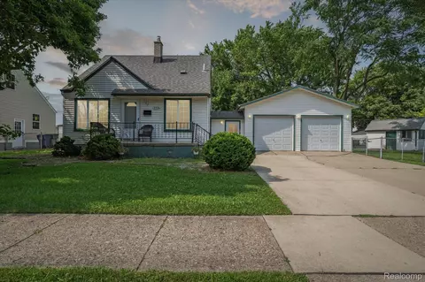 2226 Calvin Ave, Lincoln Park, MI 48146
