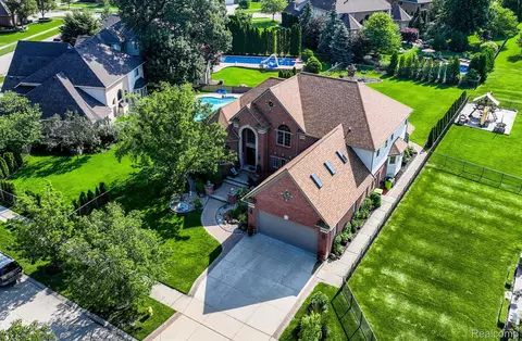 46292 Shoal Dr, Macomb, MI 48044