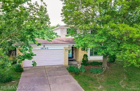18140 Rainbow Dr, Lathrup Village, MI 48076