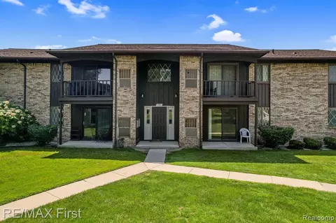266 E 13 Mile Rd #21, Madison Heights, MI 48071
