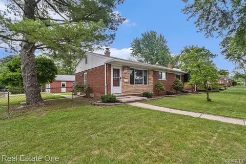 16028 Brentwood St, Livonia, MI 48154