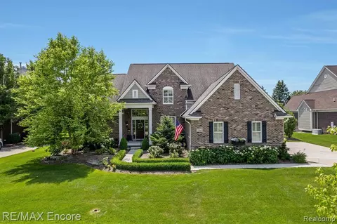 7264 Ardsley Ln, Clarkston, MI 48348