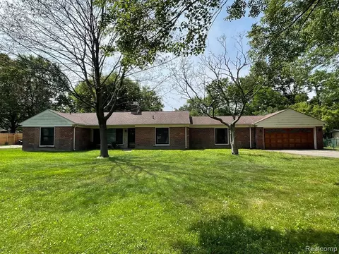 16195 Madoline St, Beverly Hills, MI 48025
