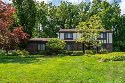 35241 Quaker Way, Farmington Hills, MI 48331