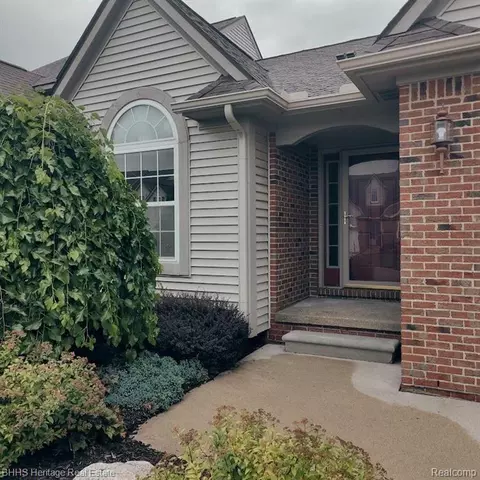 2577 Katsura Ln, Howell, MI 48855