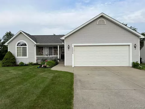 4404 Maplewood Meadows Ave, Grand Blanc, MI 48439