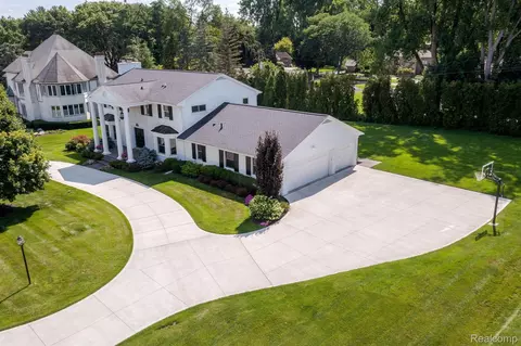 975 Stuyvessant Rd, Bloomfield Hills, MI 48301