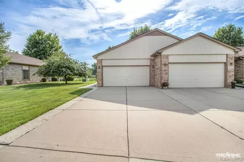 48372 Marwood Dr #44, Chesterfield, MI 48051