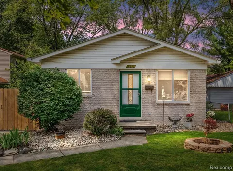3315 Bart Ave, Warren, MI 48091